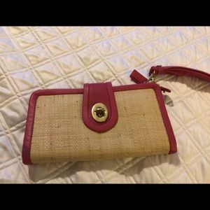 New. Coach large wristlet